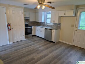 121 E Hillcrest Ln in Slatington, PA - Building Photo - Building Photo