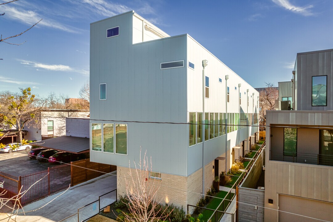 2706 Knight St in Dallas, TX - Foto de edificio