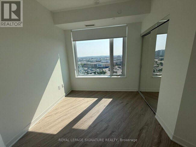 2495 Eglinton Ave W in Mississauga, ON - Building Photo - Building Photo