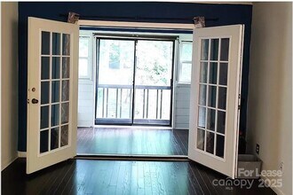 19 Lake Dr in Hendersonville, NC - Building Photo - Building Photo