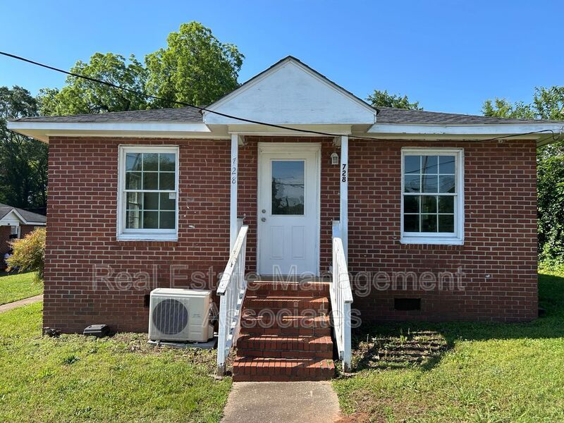 728 W Taylor St in Griffin, GA - Building Photo