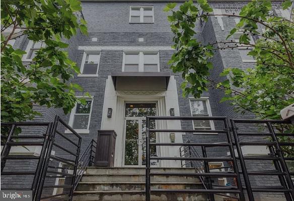 property at 1409 G St NE