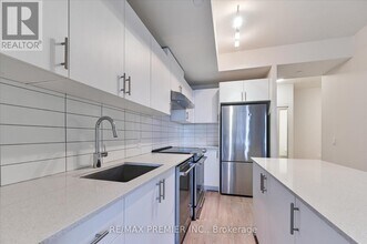 9000 Jane St in Vaughan, ON - Building Photo - Building Photo