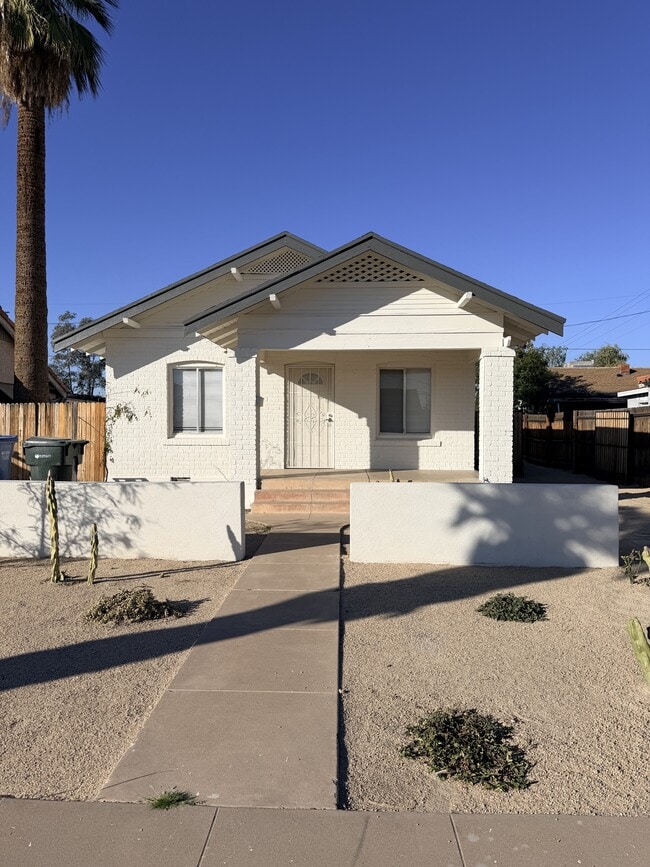 property at 1344 E Moreland St