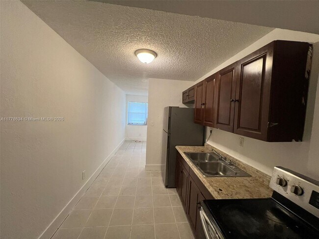 715 NW 15th Terrace in Fort Lauderdale, FL - Building Photo - Building Photo