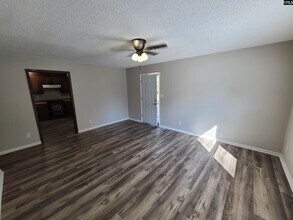 134 Calvin Ct in West Columbia, SC - Foto de edificio - Building Photo