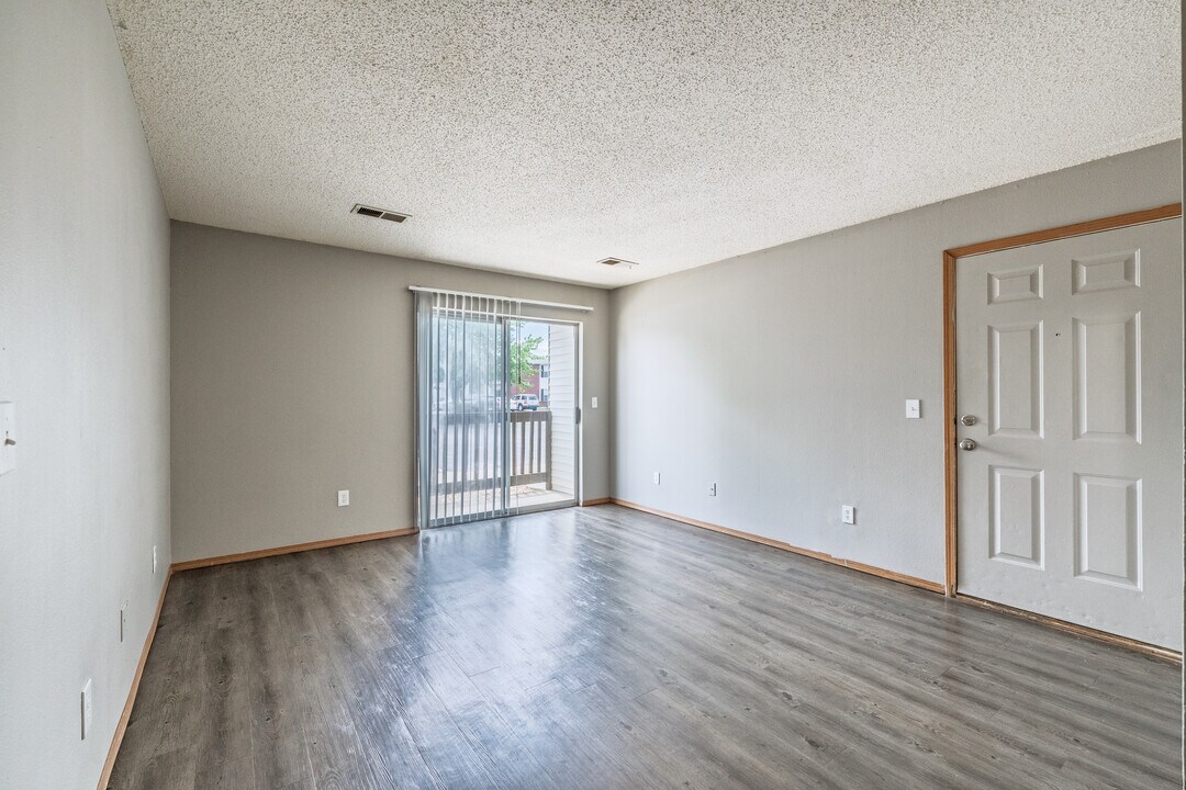 Mountain Boulevard in Ozark, MO - Building Photo