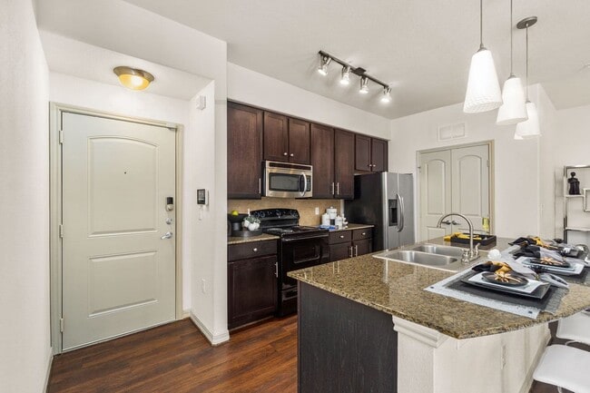 19000 Crescent Springs Dr in Houston, TX - Building Photo - Building Photo