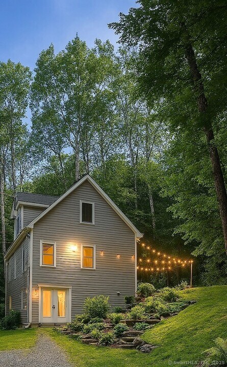 108 S Kent Rd in Kent, CT - Building Photo