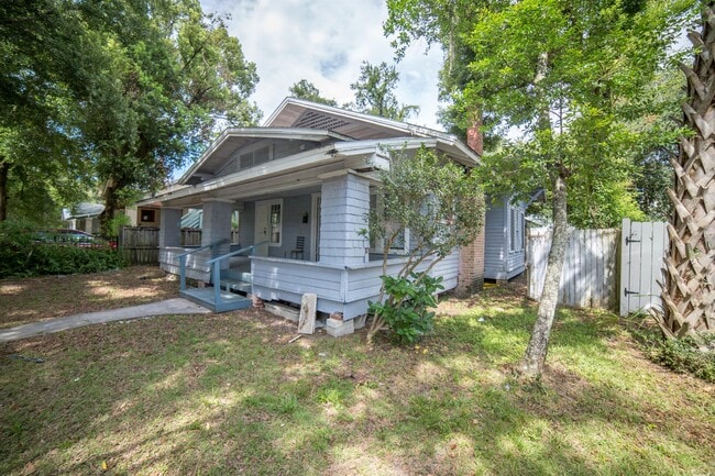 101 NW 7th Terrace in Gainesville, FL - Building Photo - Building Photo