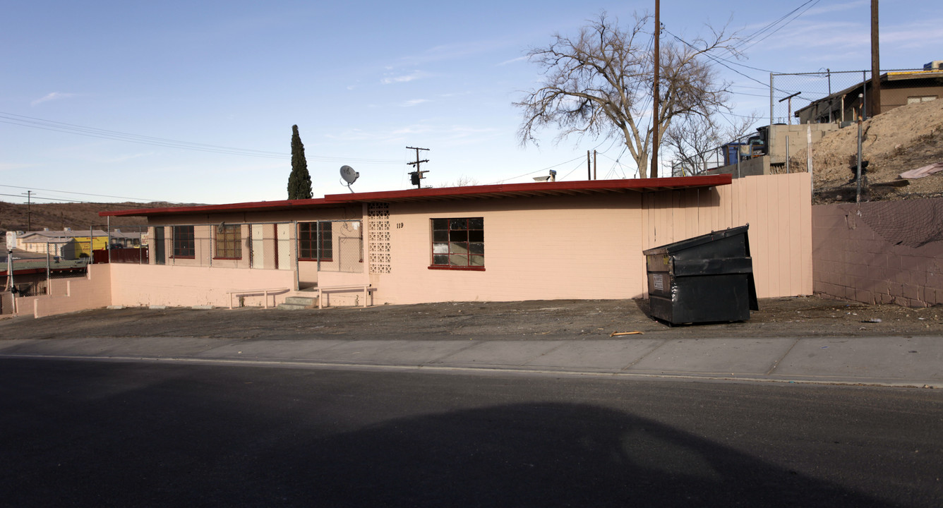 119 Otis in Barstow, CA - Foto de edificio