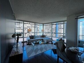 541 N Fairbanks Ct in Chicago, IL - Foto de edificio - Building Photo