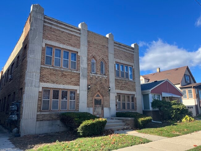 property at 5215 S Lake Dr