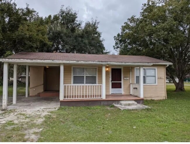 property at 321 W Hunt Ave