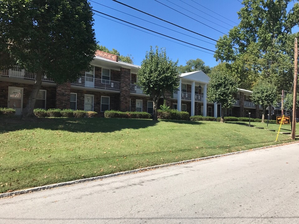 Bellevue Arms in Louisville, KY - Building Photo