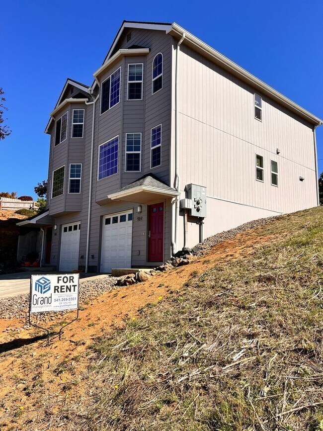 property at 964-966 N 7th Rd