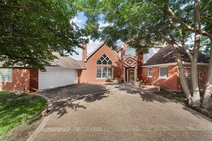 308 Westlane Cir in Woodway, TX - Building Photo