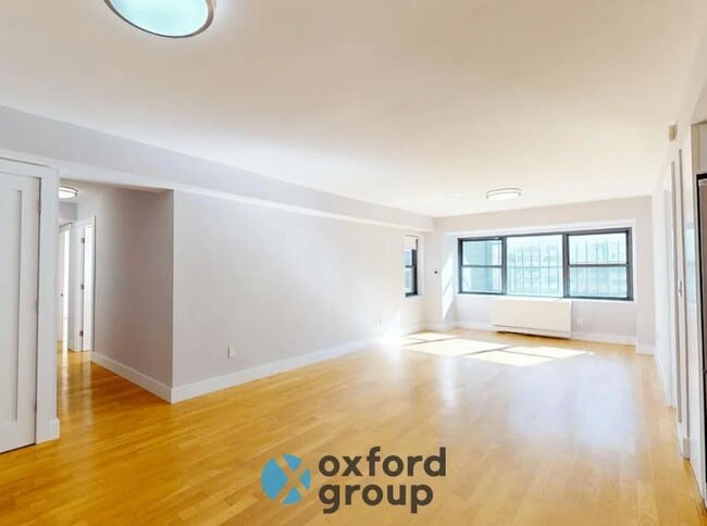 345 W 54th St in New York, NY - Building Photo - Building Photo