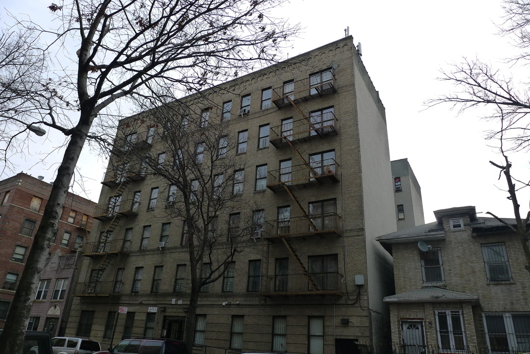 1694 Davidson Ave in Bronx, NY - Building Photo