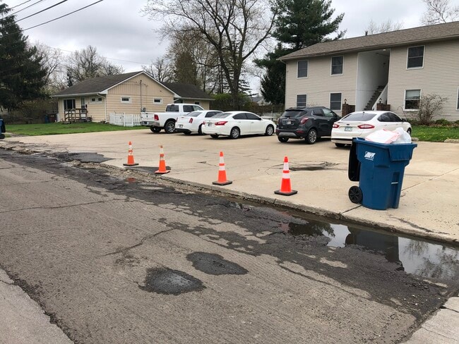 615 N Washington St, Unit 609 in Angola, IN - Foto de edificio - Building Photo