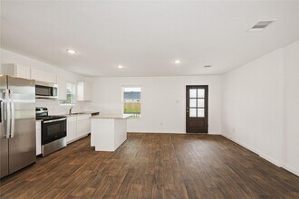 16722 N Marie Vlg Dr in Conroe, TX - Building Photo - Building Photo