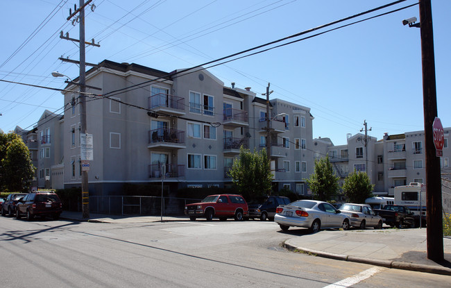 College Park Apartments in San Francisco, CA - Foto de edificio - Building Photo