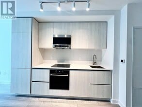 110 Broadway Ave in Toronto, ON - Building Photo - Building Photo