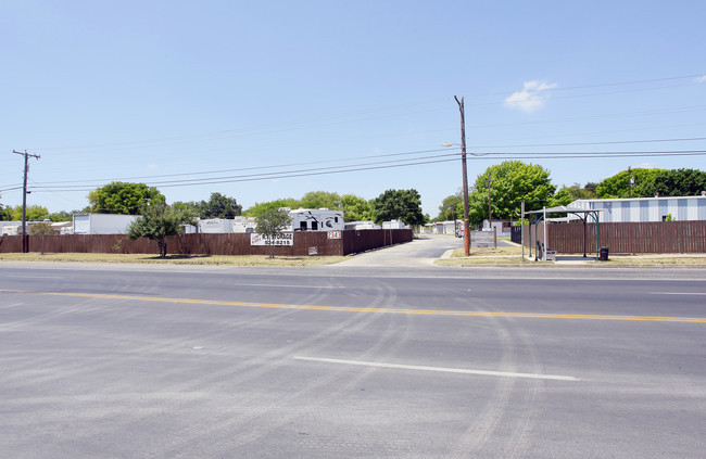 Roosevelt Mobile Home Park in San Antonio, TX - Building Photo - Building Photo