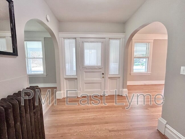 4 Goldberg Ave in Norwich, CT - Building Photo - Building Photo