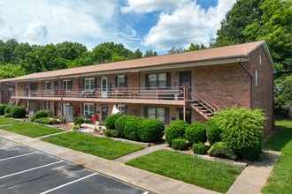 Tanyard Court Villas in Kernersville, NC - Foto de edificio - Building Photo