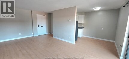 3900 Wyandotte St E in Windsor, ON - Building Photo - Building Photo