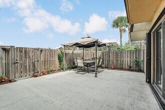 2439 24th Way in West Palm Beach, FL - Building Photo - Building Photo