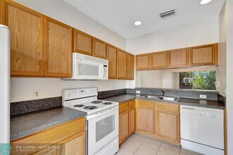 5047 Palmbrooke Cir in West Palm Beach, FL - Building Photo - Building Photo