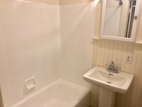 263 Pleasant St in Northampton, MA - Building Photo - Building Photo