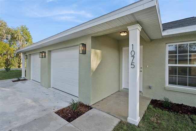 1075 N Rockingham Ave in Tavares, FL - Building Photo - Building Photo