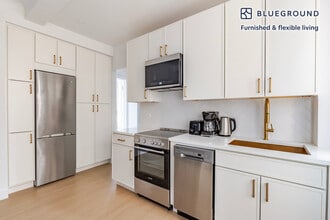 244 W 72nd St in New York, NY - Building Photo - Building Photo