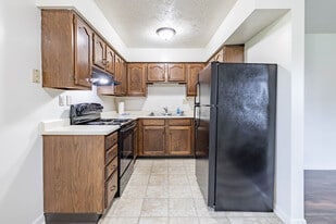 American Village Apartments in Lebanon, OH - Building Photo