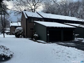 151 Wynwood Dr in Enfield, CT - Building Photo