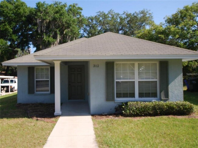 312 E Hibiscus Dr in Lakeland, FL - Building Photo - Building Photo