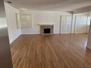 6739 E El Salvador St in Long Beach, CA - Foto de edificio - Building Photo