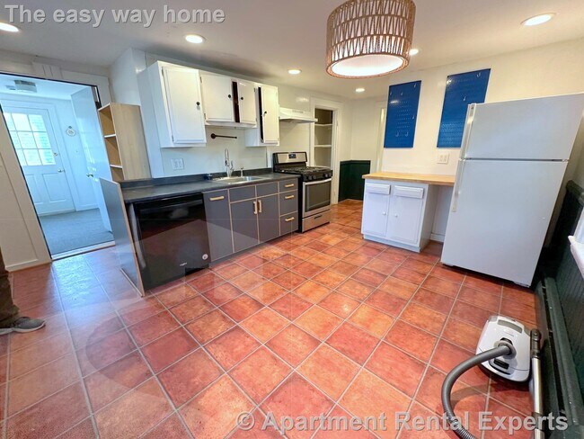 92 Pleasant St, Unit 3 in Cambridge, MA - Building Photo - Building Photo