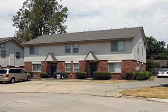 Halray Townhomes in Norman, OK - Foto de edificio - Building Photo