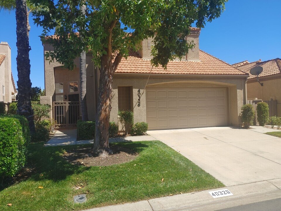 40326 Vía Estrada in Murrieta, CA - Building Photo
