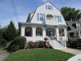 10 Elliott Ave in New London, CT - Building Photo