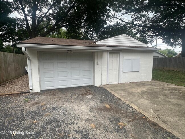 2820 Yorkshire Blvd in Louisville, KY - Building Photo - Building Photo