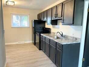 36155 Theresa St, Unit 36155 in Westland, MI - Building Photo - Building Photo