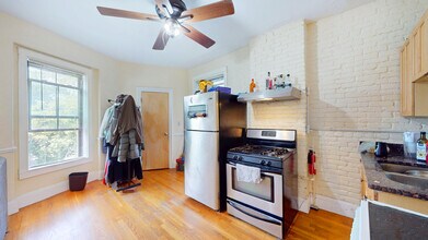 88 Hammond St, Unit 86-4 in Boston, MA - Building Photo - Building Photo