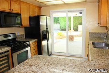 20030 Blythe St in Los Angeles, CA - Building Photo - Building Photo