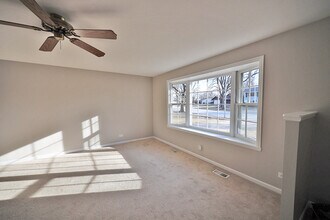 513 Brockton Ln in Schaumburg, IL - Building Photo - Building Photo
