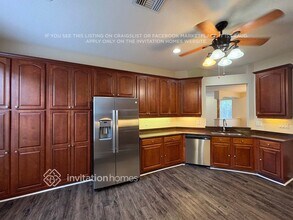 27609 Edenfield Dr in Wesley Chapel, FL - Foto de edificio - Building Photo